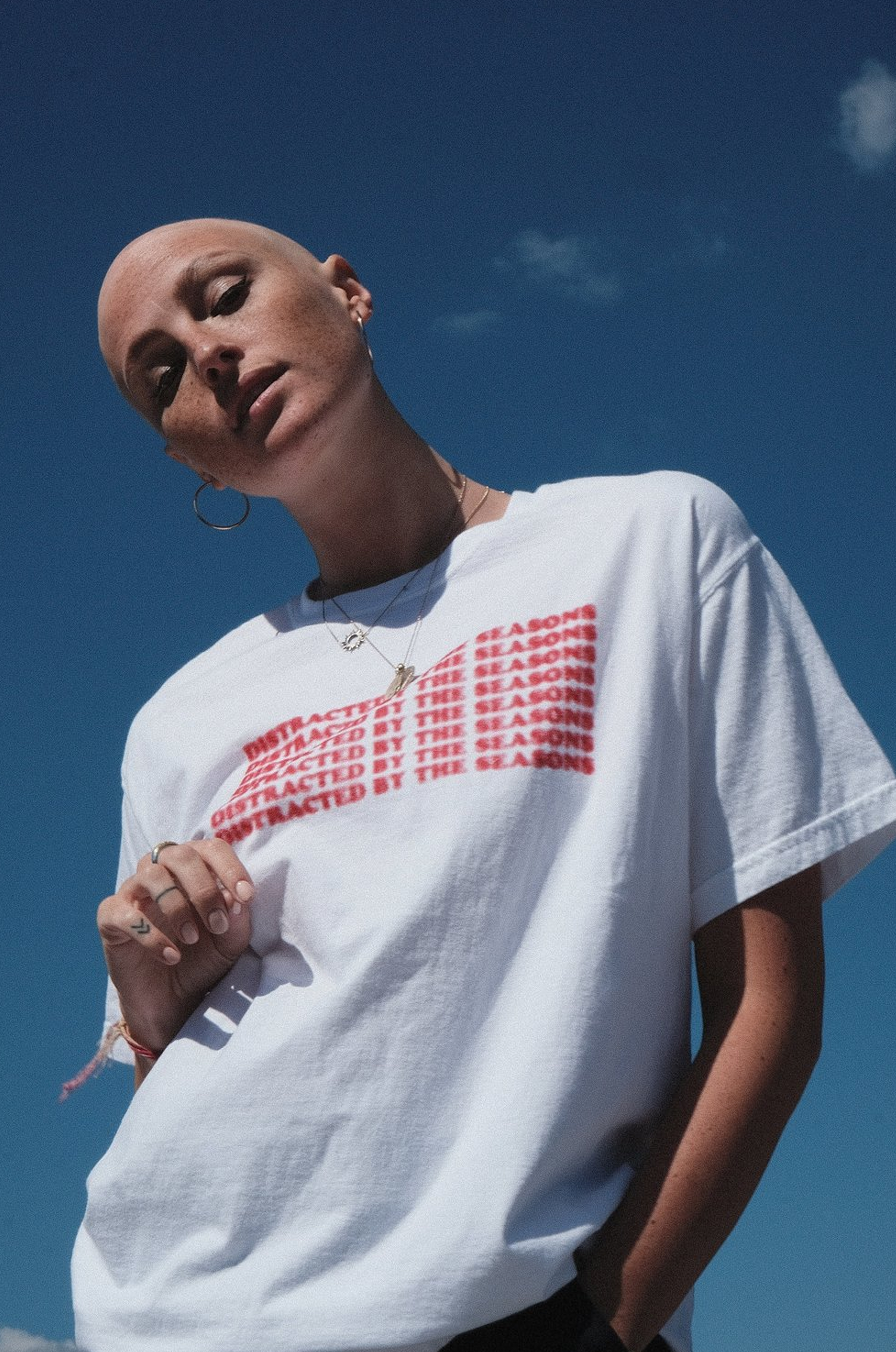 DISTRACTED TEE